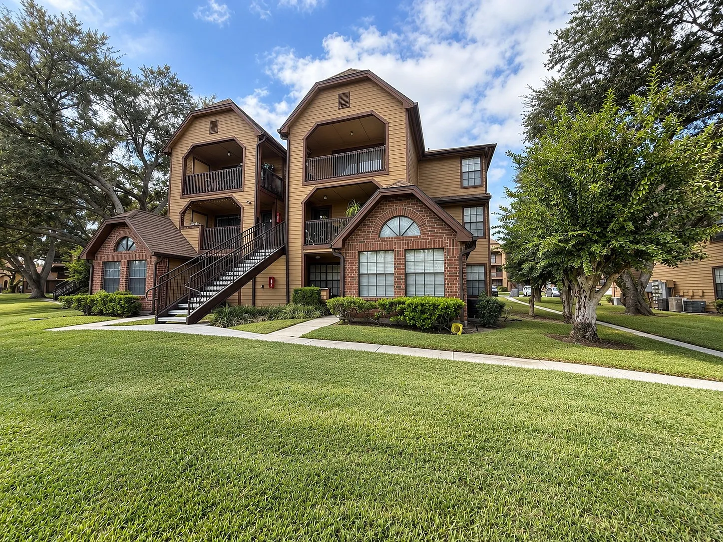 305 Lakepointe Drive - 1 — Photo 4