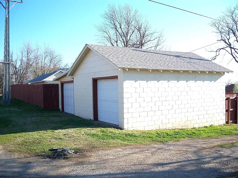 128 E Pine St — Photo 6