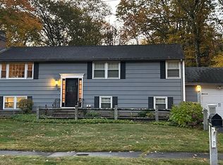 21 Blackberry Ln, Framingham, MA 01701