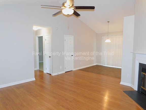 4th image of 2988 Butterwood Dr