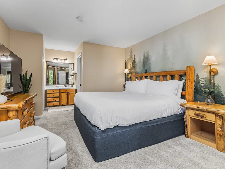 Bedroom #1 - King, Ensuite Bathroom & Smart TV