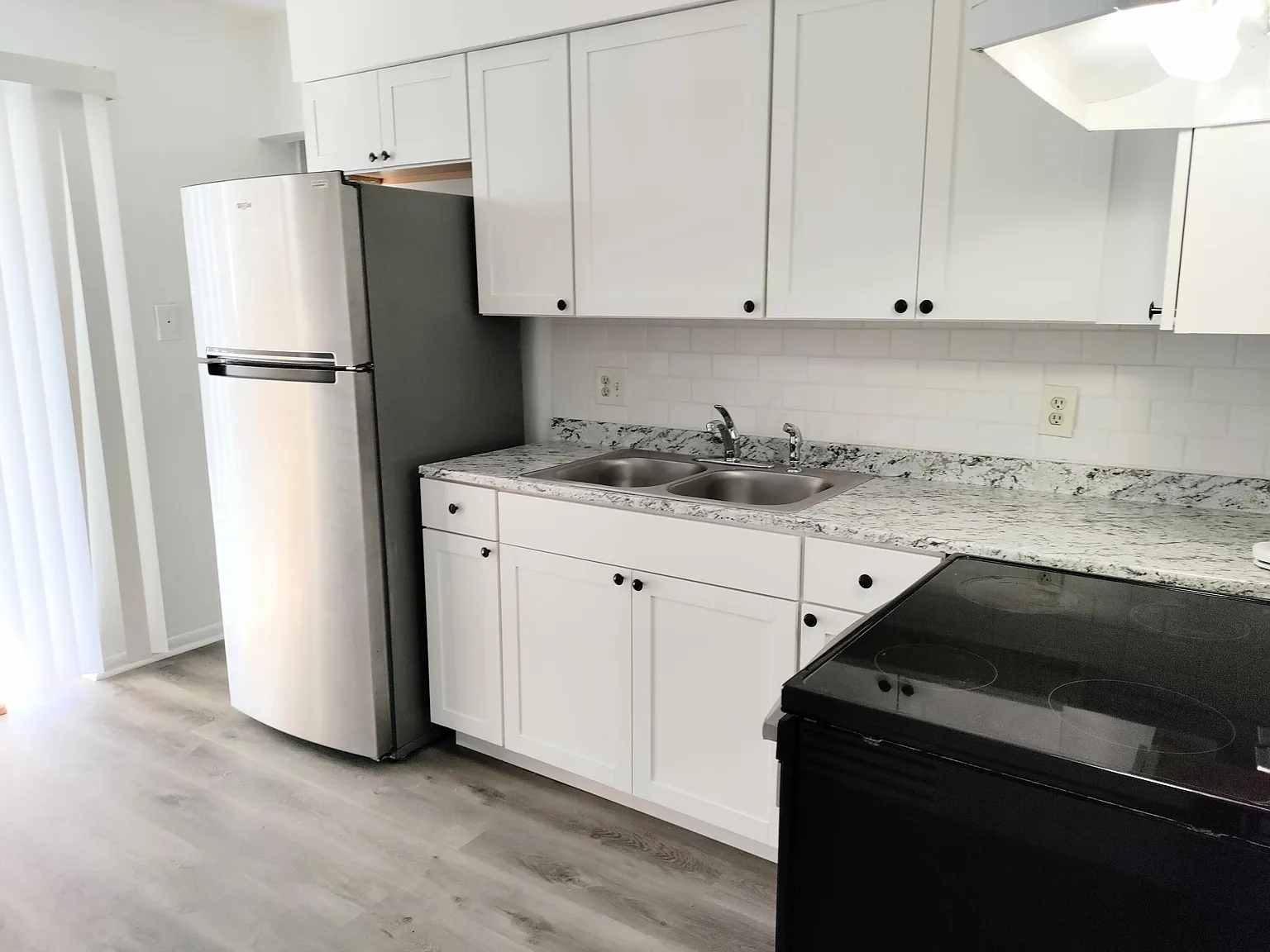 2 bed, 2.0 bath, 1000 sqft, $2,300 — Photo 3