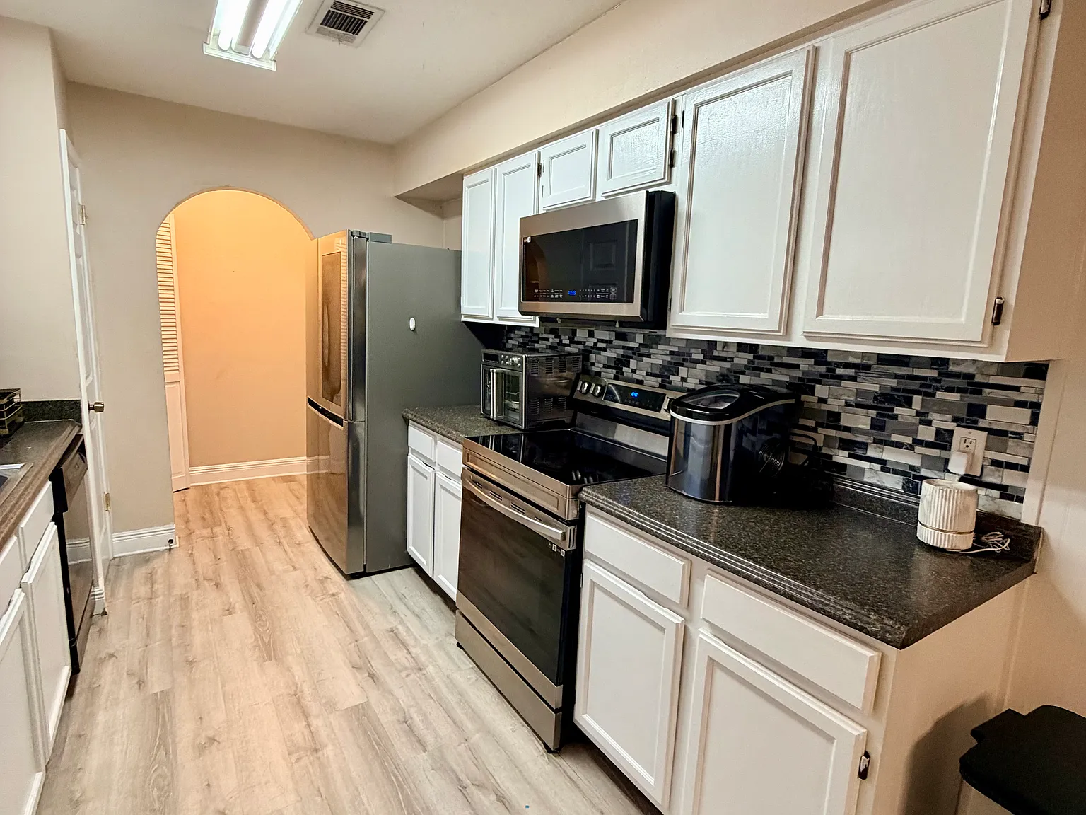 5 bed, 2100 sqft, $2,500 — Photo 4