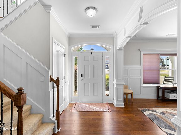 5th image of 243 Seaton Avenue