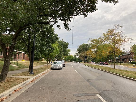 4th image of 860 Northwest Blvd
