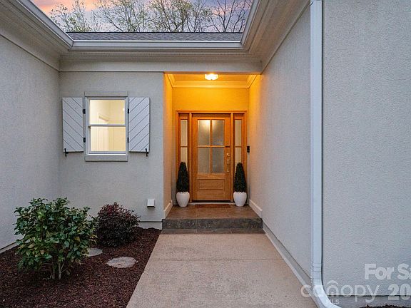 3rd image of 17723 Springwinds Dr
