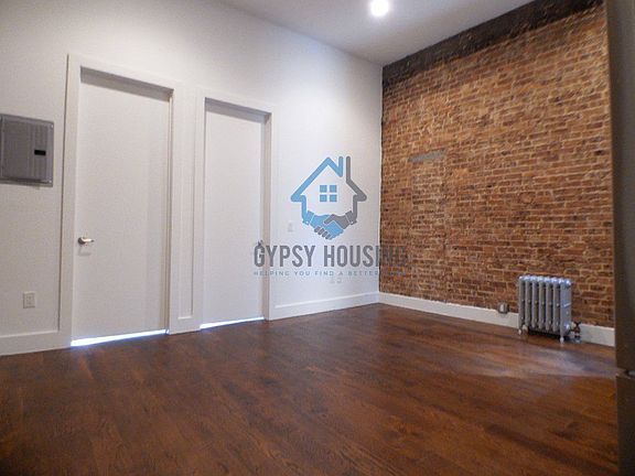 3rd image of 1039 Bedford Ave APT 4