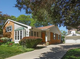 106 S Reuter Dr, Arlington Heights, IL 60005