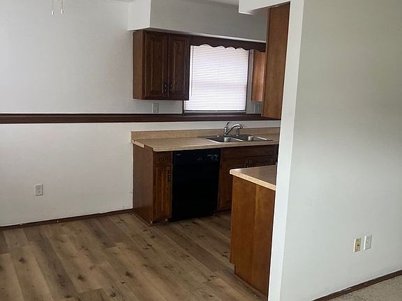 2nd image of 632 N Elmer St