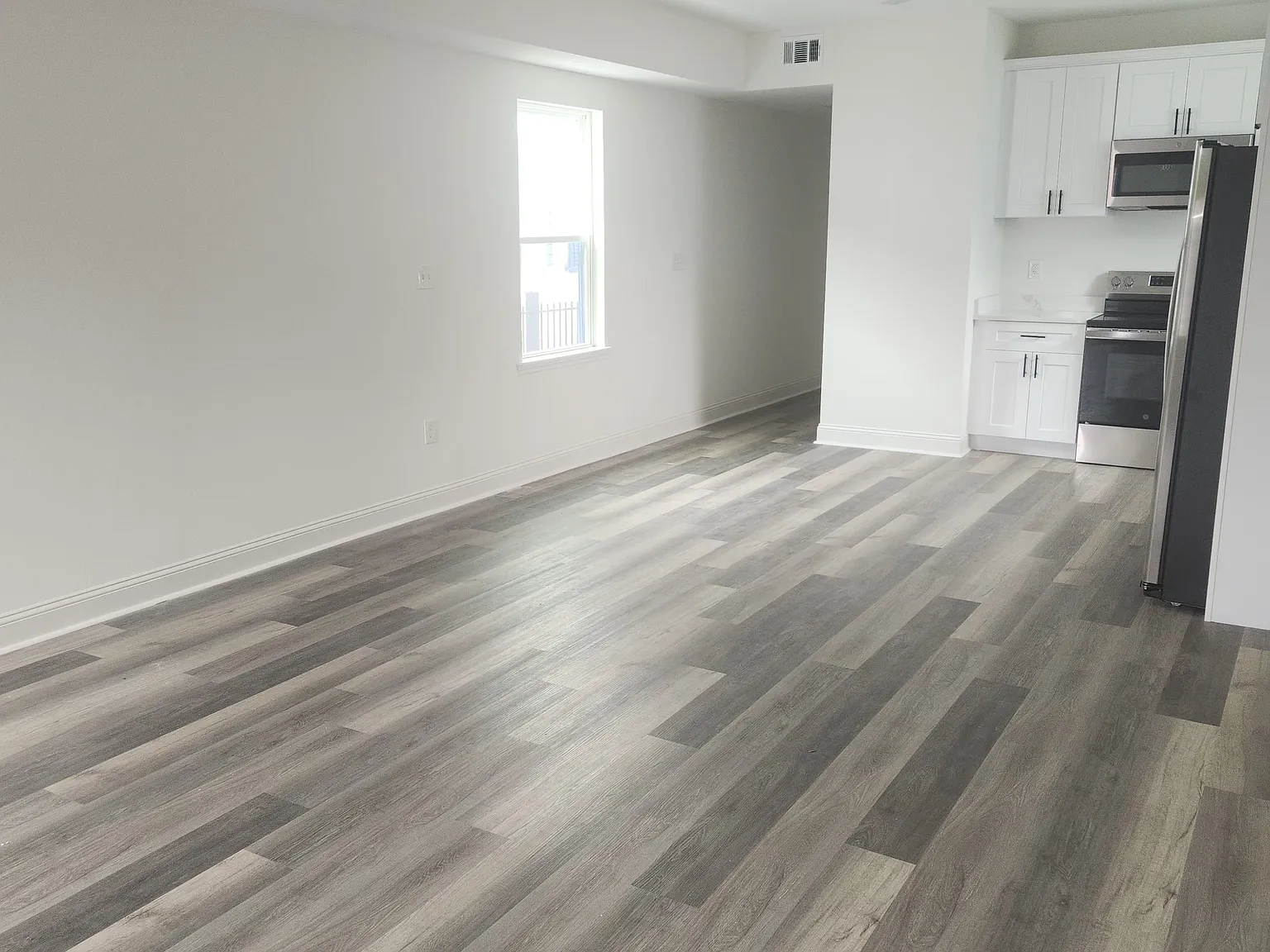 3 bed, 1249 sqft, $2,500 — Photo 4