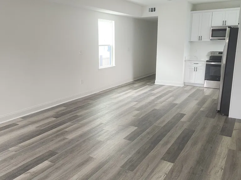 2033 Conti St — Photo 4