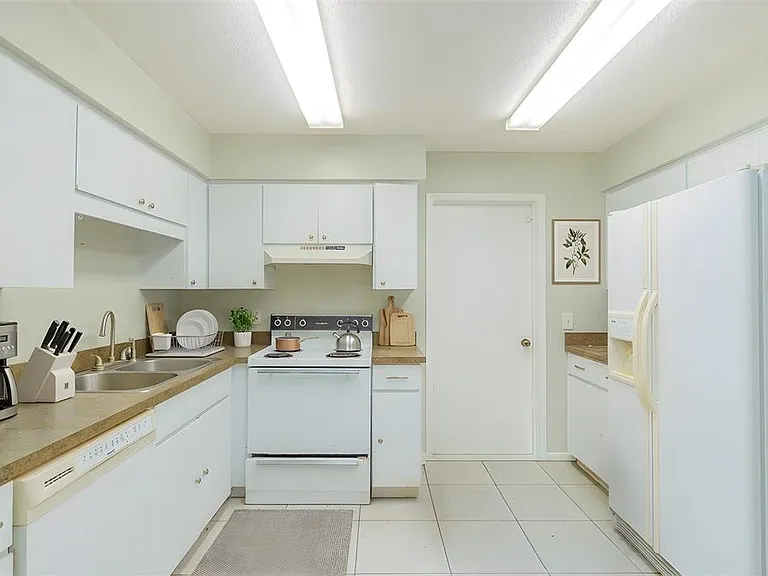 24 Buck Cir — Photo 2
