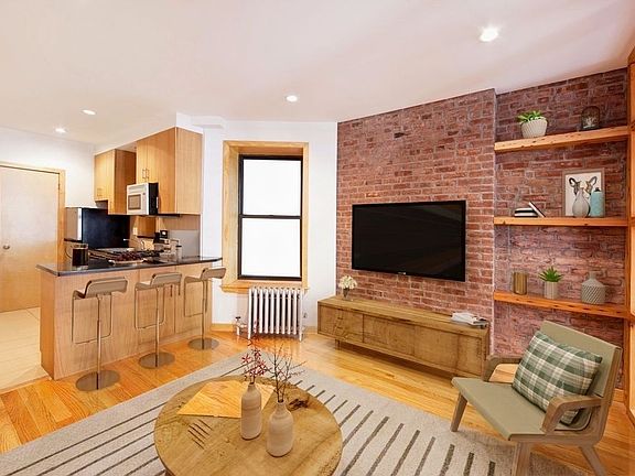 2nd image of 124 Ludlow St APT 1C