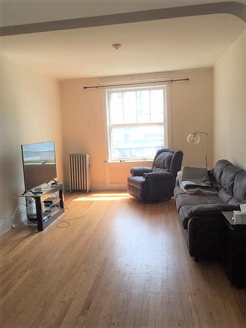 1st image of 2204 W Berteau Ave #3