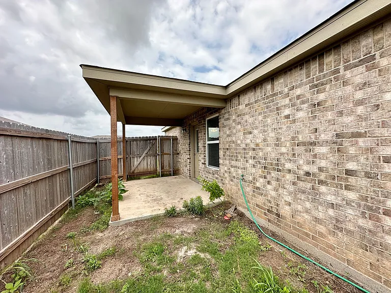 906 Childress Dr — Photo 32