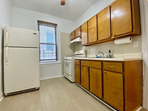 4th image of 18-41 Ditmars Blvd #1