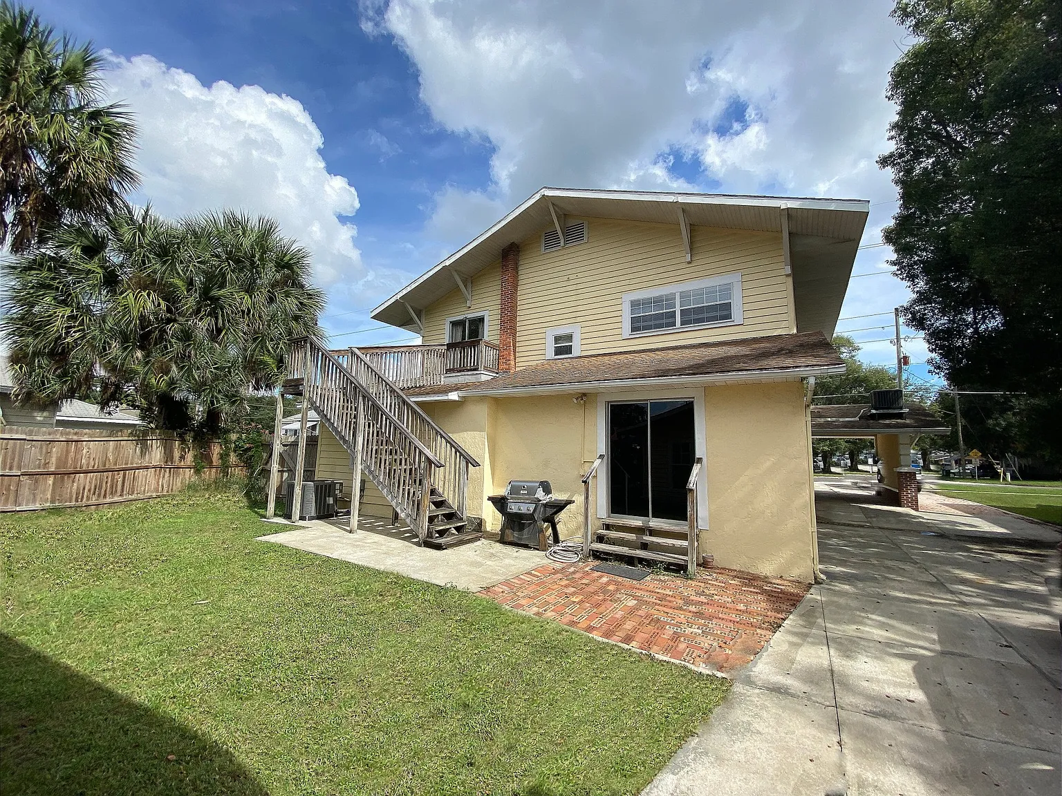 3 bed, 2.0 bath, 1389 sqft, $1,300 — Photo 2