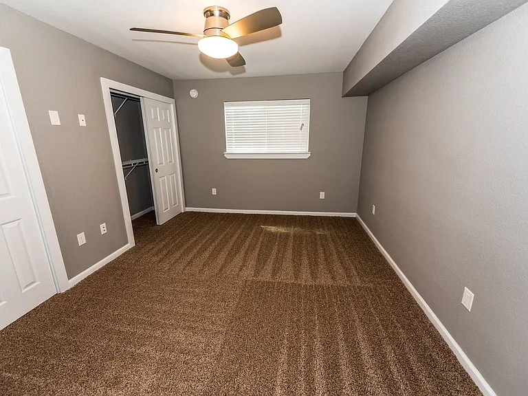 Axiom Apartments — Photo 33