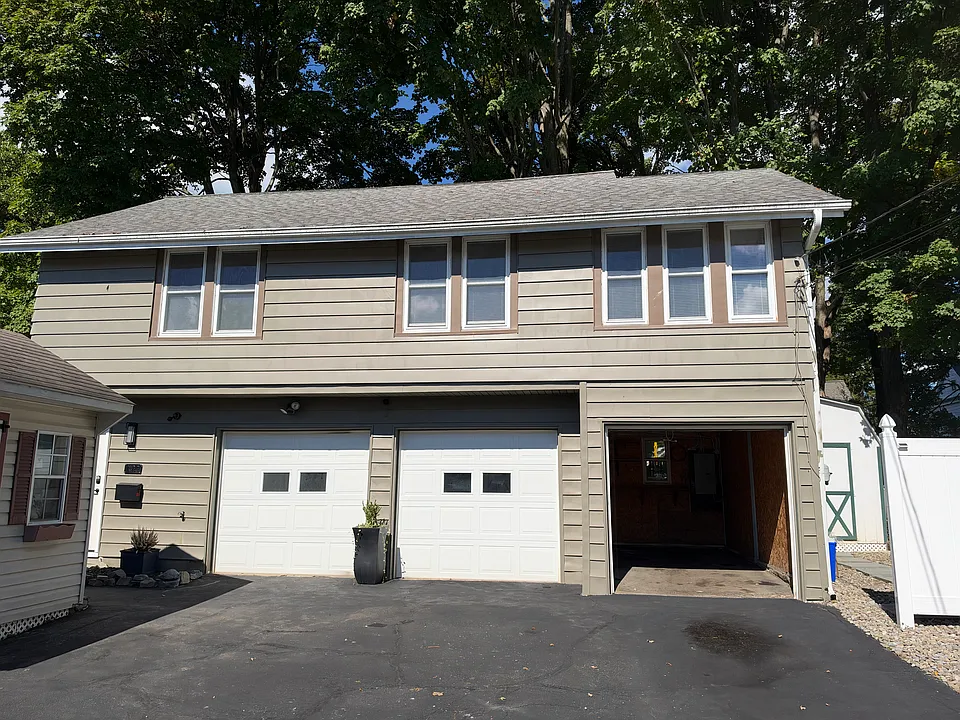 109 W Valley St
