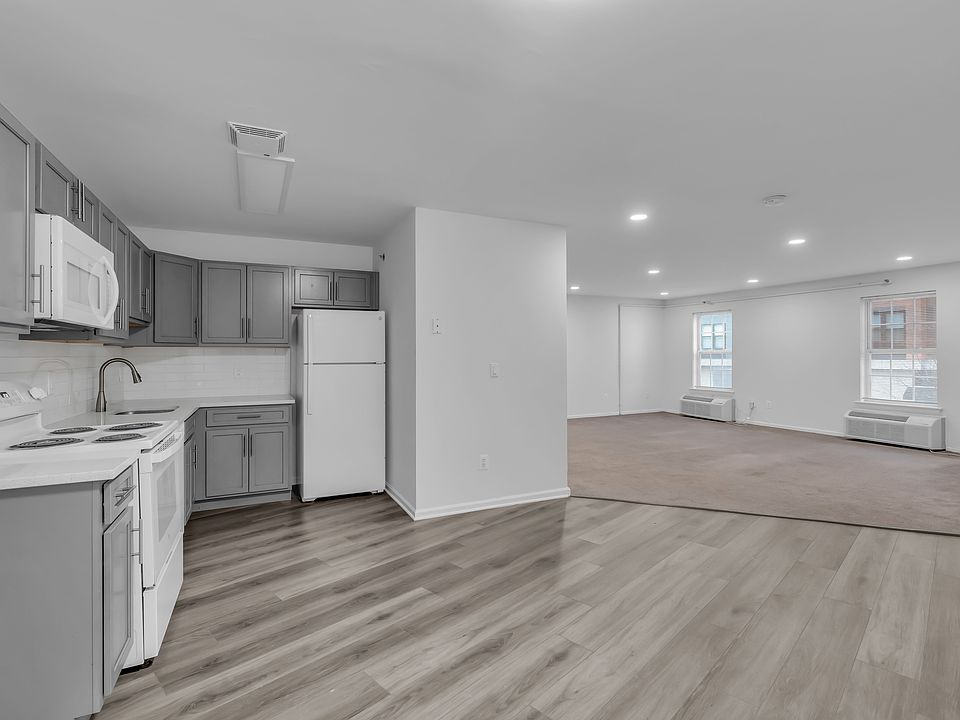 Grand Expansive Studio!