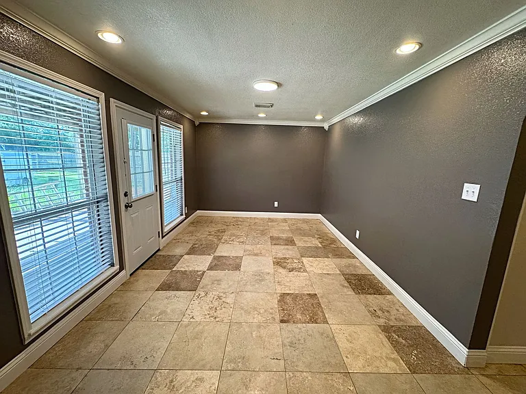 2312 Lisa Ln — Photo 7