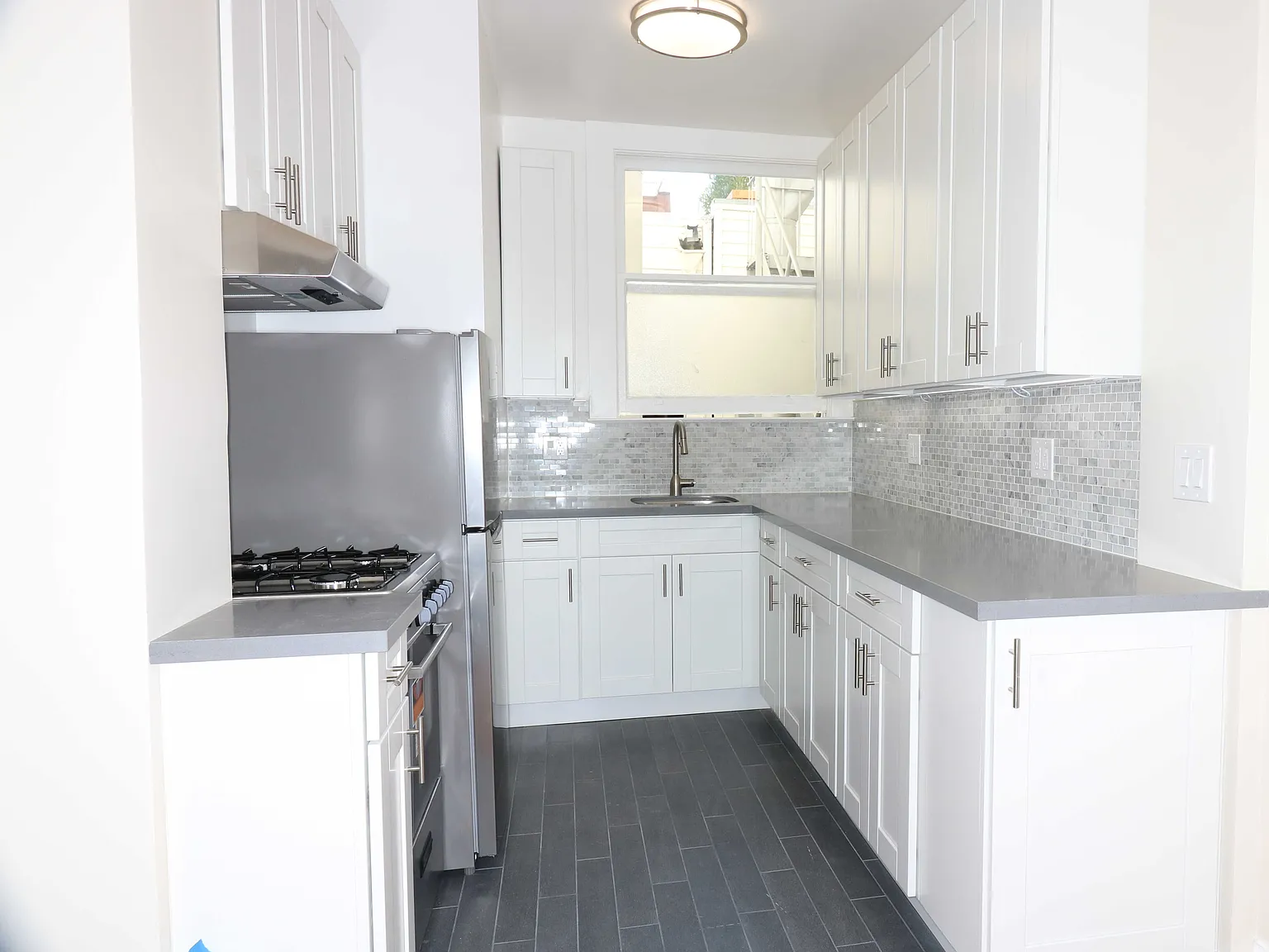 Studio, 550 sqft, $4,500 — Photo 1