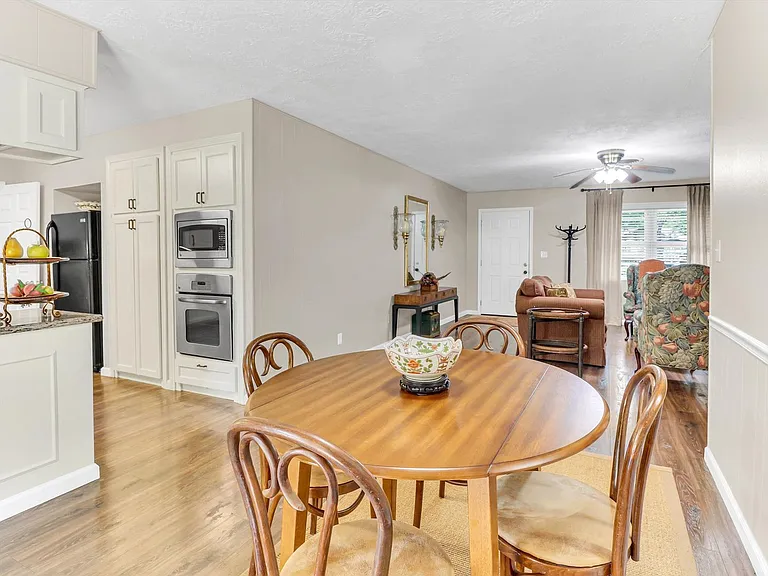 805 Bluebonnet Ln — Photo 44