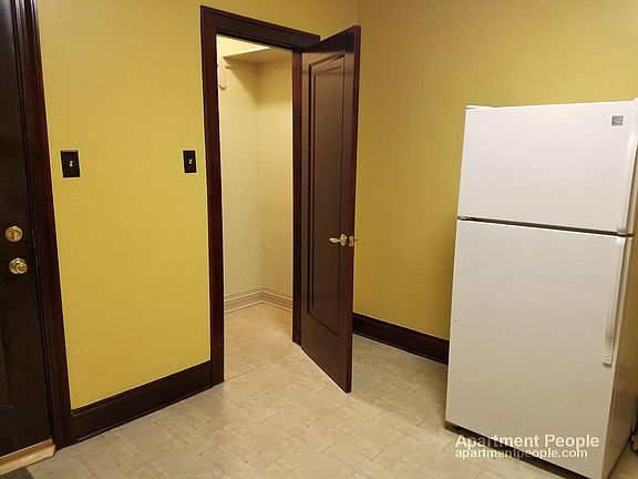 5th image of 3415 N Hamlin Ave APT W1