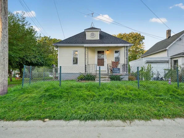 1116 E 8th St, Monroe, MI 48161