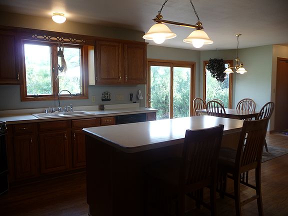 Open kitchen/dining