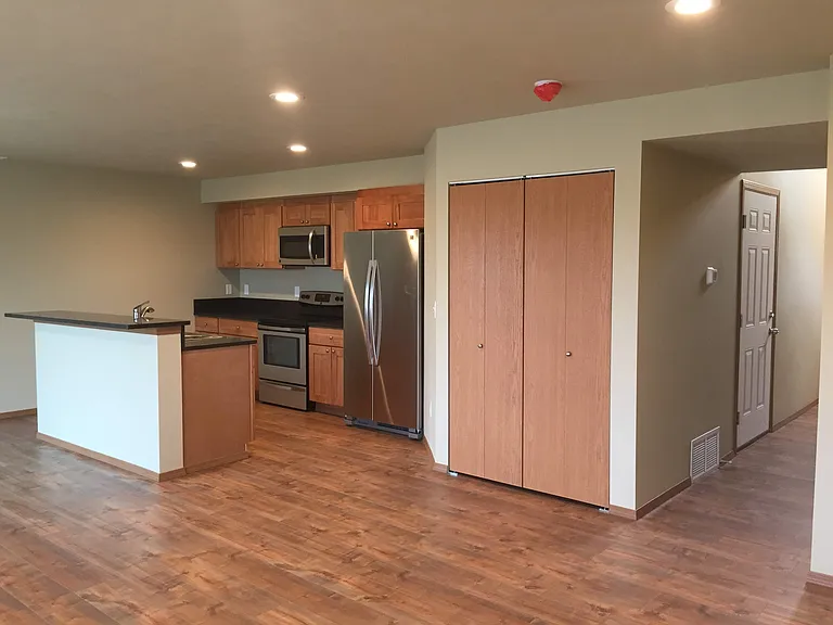 1104 N Tschirley Rd — Photo 5