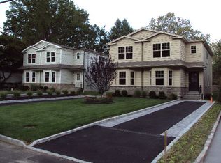 28A Dunes Ln, Port Washington, NY 11050