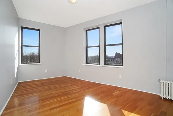 Sold by REMAX Elite | media 11