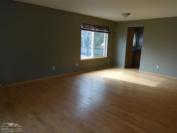 3rd image of 13412 114th Ave E