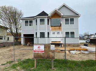 177 E Riviera Dr, Lindenhurst, NY 11757