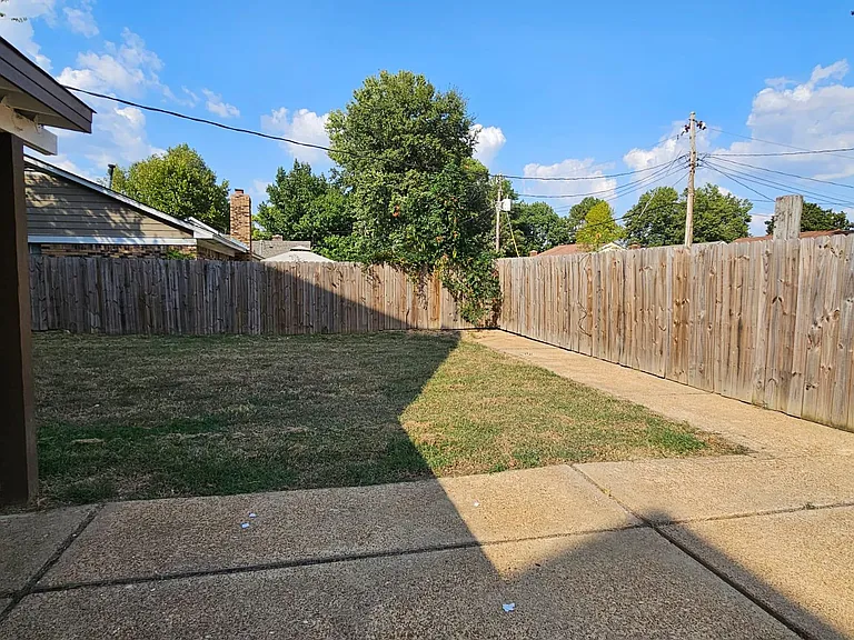 2914 S Mendenhall Rd — Photo 47