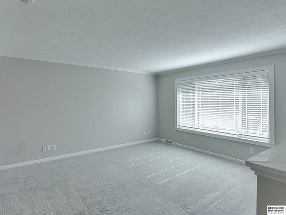 4th image of 15020 Westchester Cir