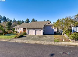 922 Timberline Dr, Brookings, OR 97415