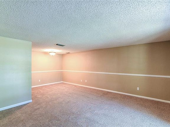 4th image of 1034 Lakehaven Dr