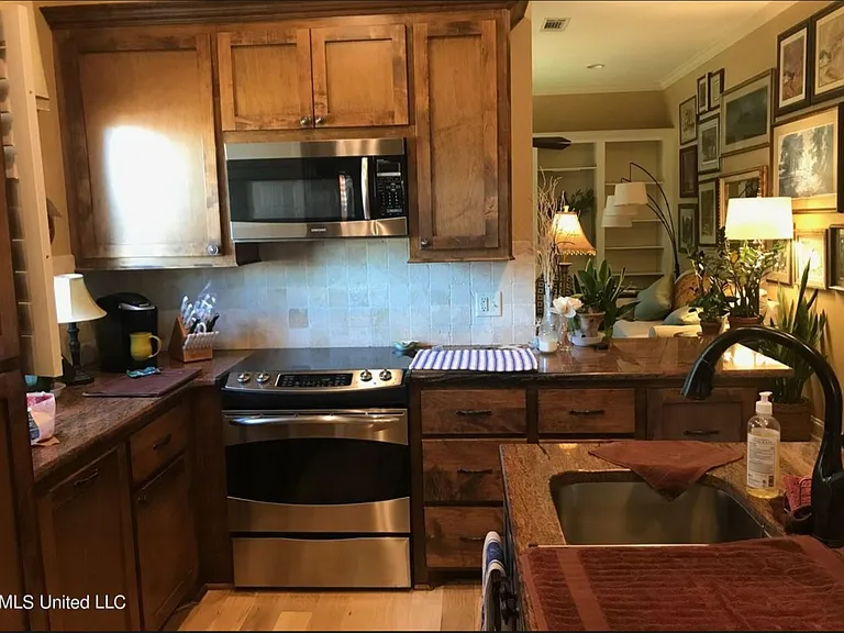 58 Woodlake Dr — Photo 7
