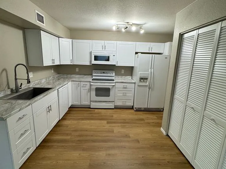 1915 S 39th St #62 — Photo 3