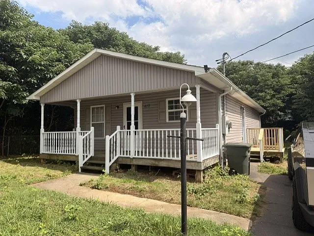 410 Lee St — Photo 1