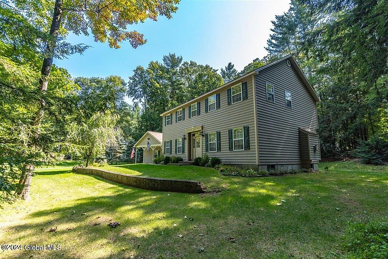 2nd image of 14 Kyer Farm Road