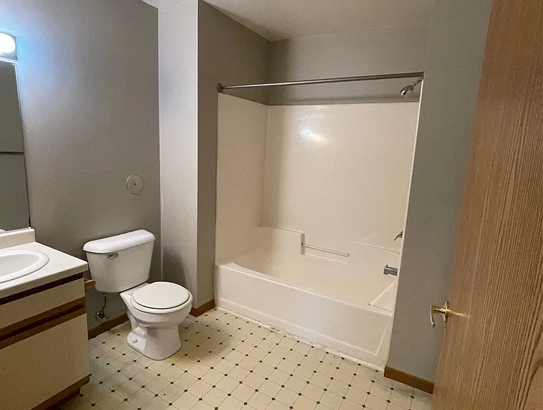 510 Washington St — Photo 6
