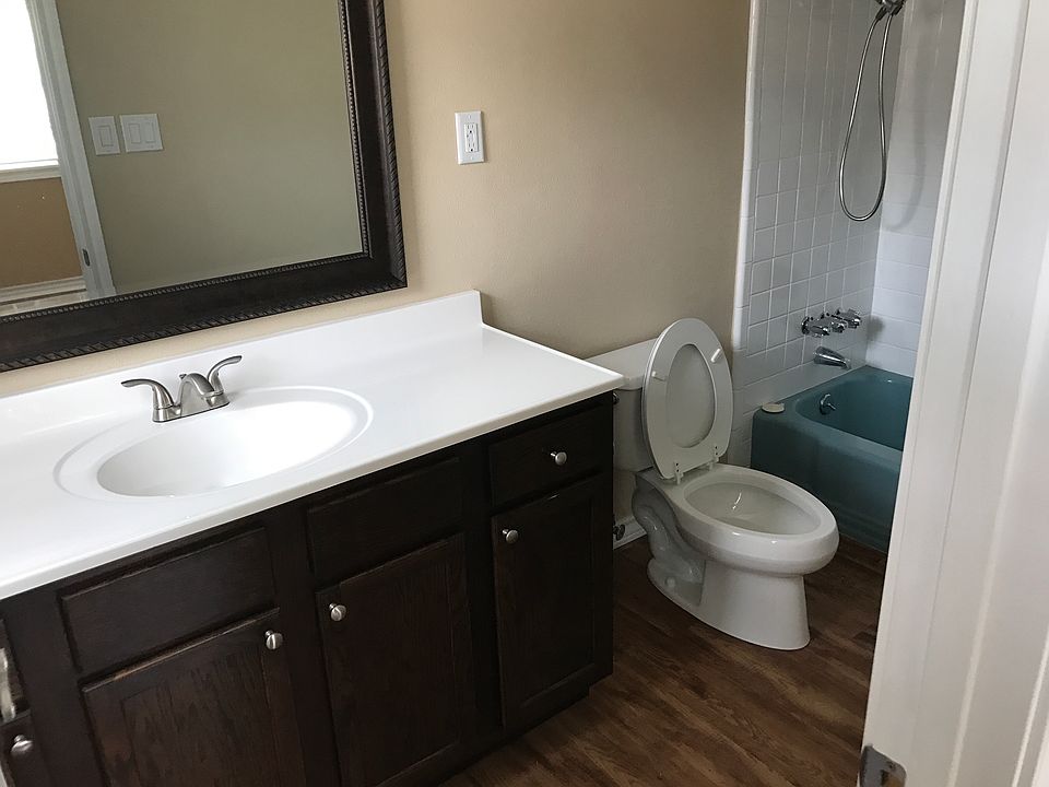 2nd image of 913 Mimosa Dr