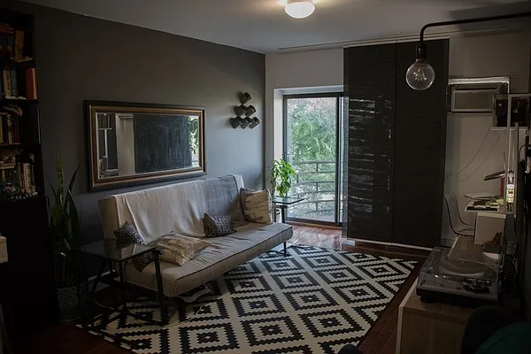 Rented by NY Space Finders Inc. | media 21