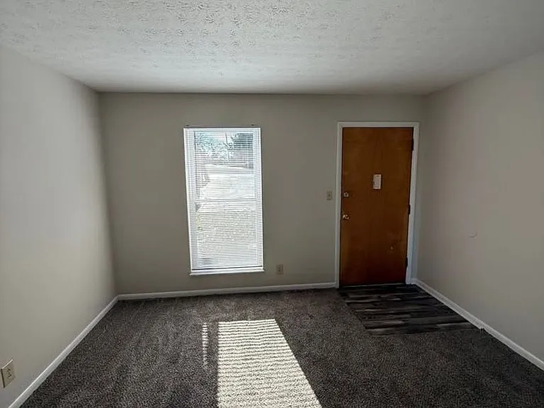 Meadow Creek Apartments — Photo 11