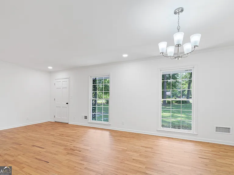 223 Brookwood Dr — Photo 24