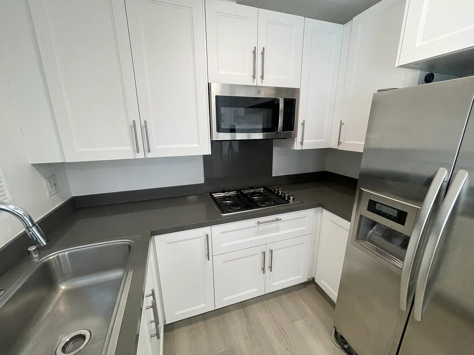 3 bed, 1000 sqft, $3,995 — Photo 2