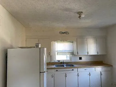 1244 S Seneca Ave — Photo 5